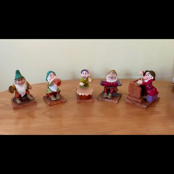 Disney lot of 5 Snow White and the Seven Dwarfs Figurines - Picture 7 of 12